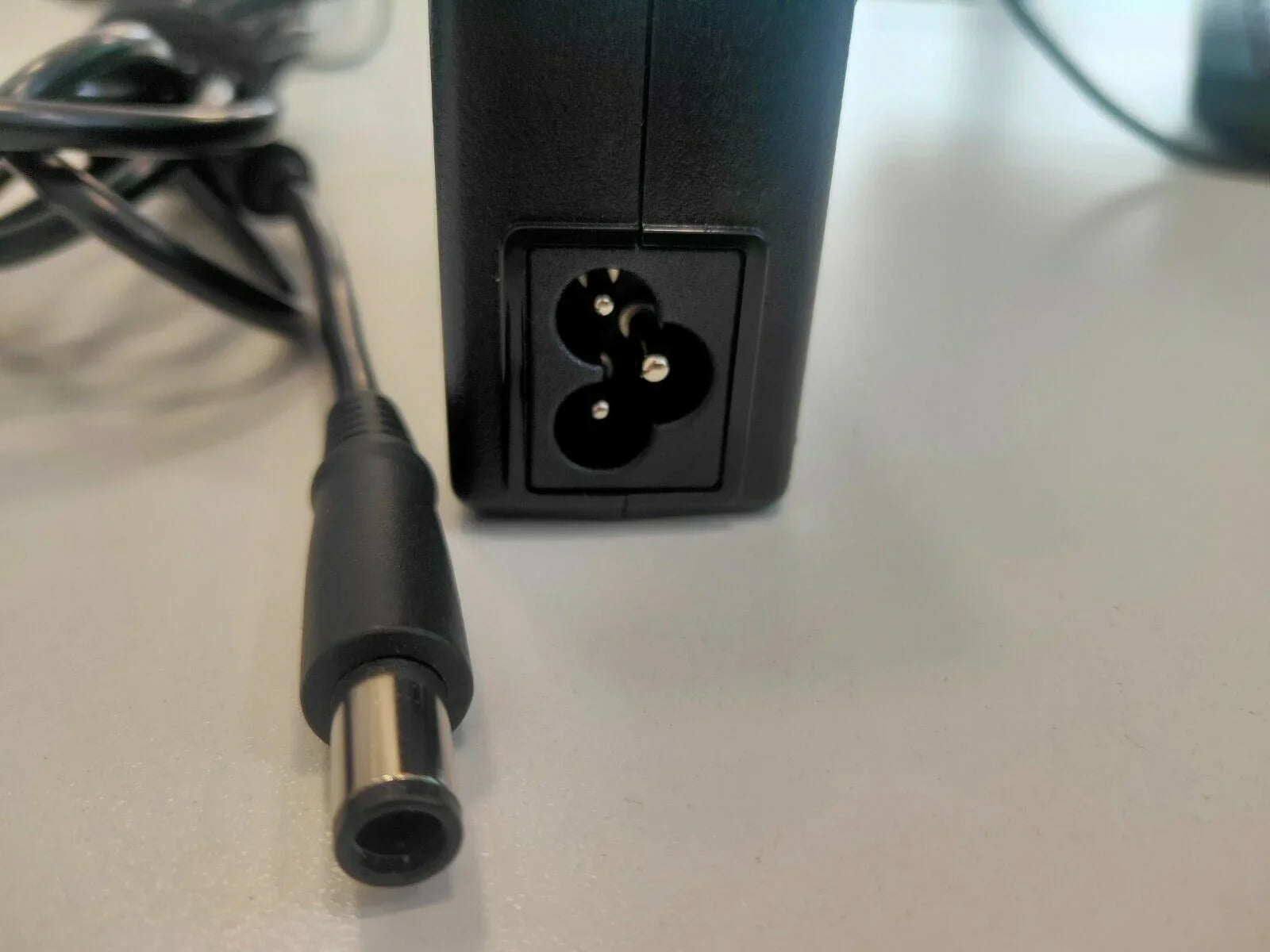 90W Compatible Dell Inspiron 5520 Inspiron 5539 Vostro V5480 Vostro V5470 Laptop Charger/Adapter - Image 4